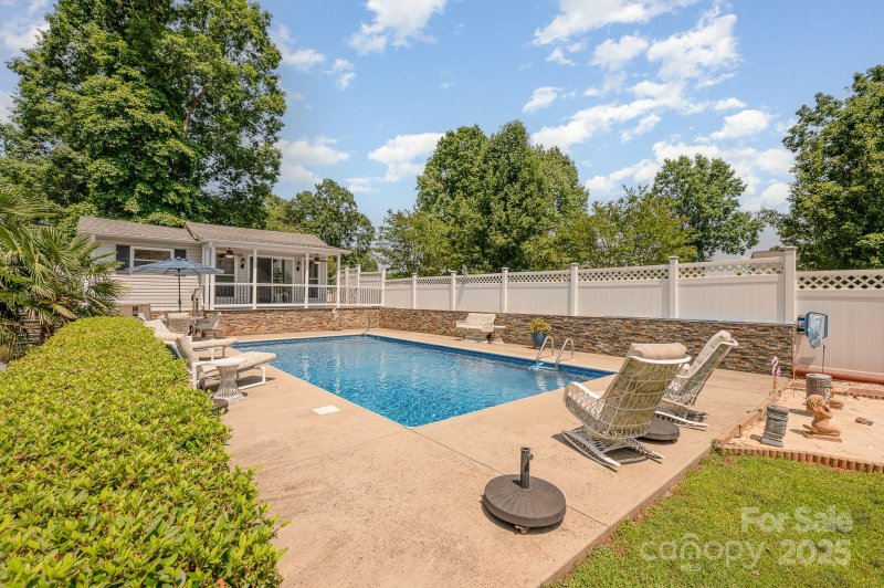 The Landings, Statesville Community