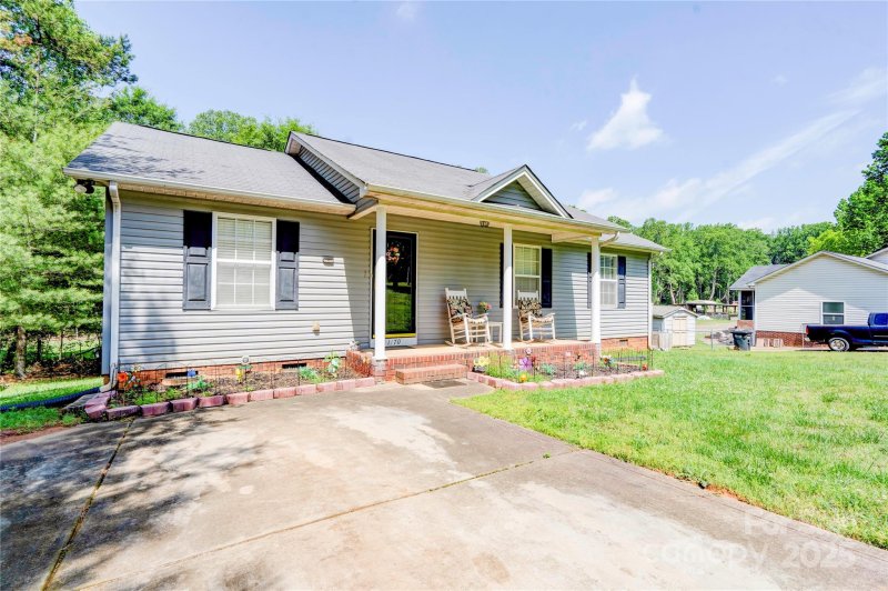Property image 2 of 1170 Scenic Drive in Vestavia, Shelby, NC 28150