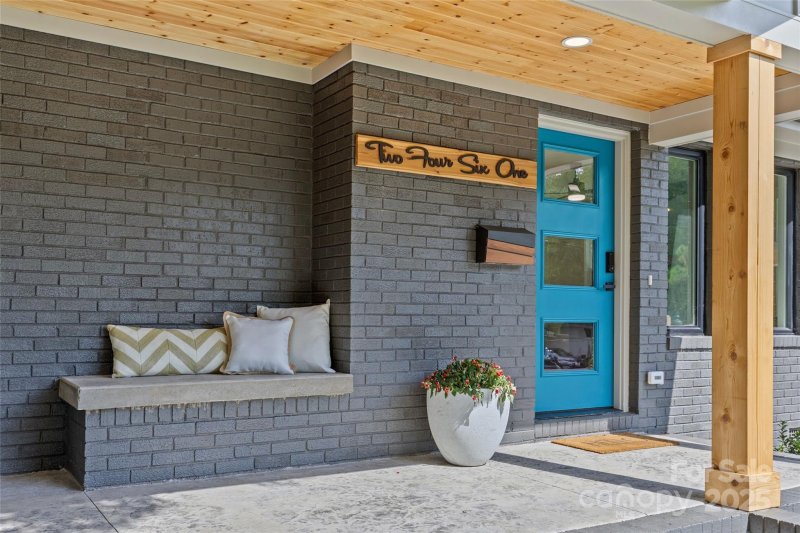 Property image 4 of 2461 Eaton Road in Amity Gardens, Charlotte, NC 28205