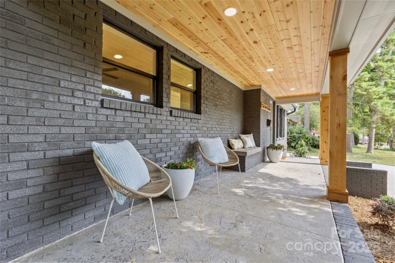 Property image 5 of 2461 Eaton Road in Amity Gardens, Charlotte, NC 28205