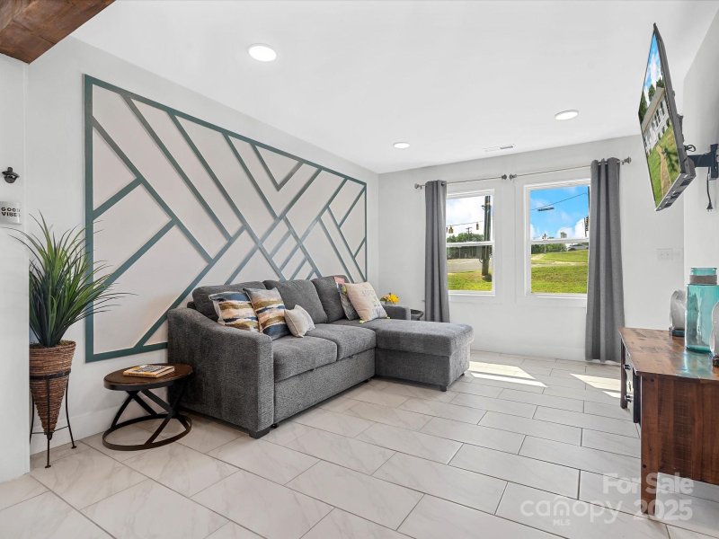 Property image 2 of 2633 Old North Sharon Amity Road in Amity Gardens, Charlotte, NC 28205