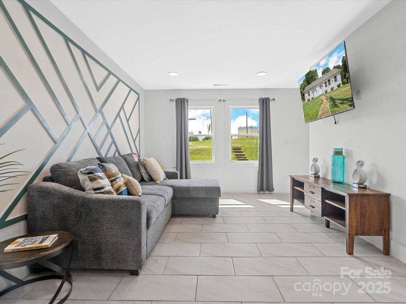 Property image 5 of 2633 Old North Sharon Amity Road in Amity Gardens, Charlotte, NC 28205