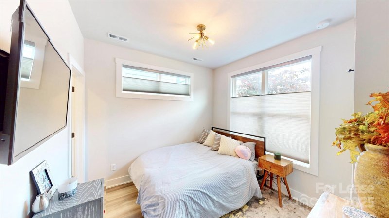 Property image 3 at 529 W Tremont Avenue, Charlotte, NC 28203