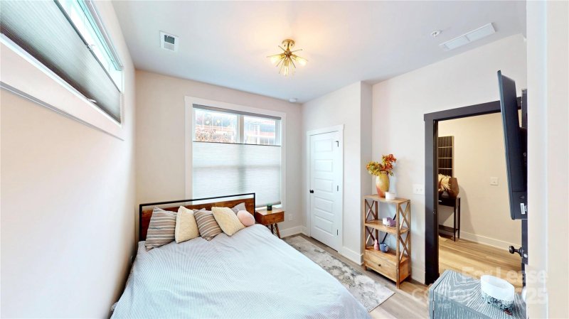 Property image 4 at 529 W Tremont Avenue, Charlotte, NC 28203