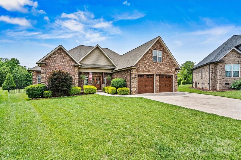 Property image 2 at 5163 Meadow Park Lane, Hickory, NC 28602