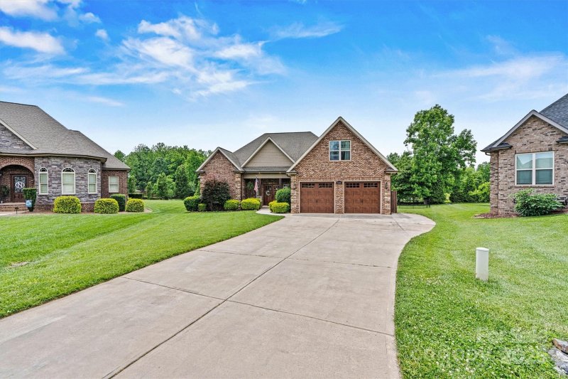 Property image 3 at 5163 Meadow Park Lane, Hickory, NC 28602