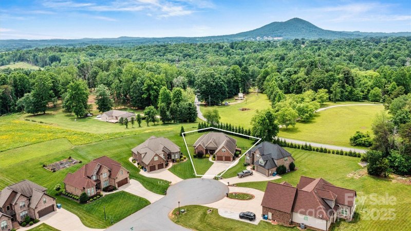 Property image 4 at 5163 Meadow Park Lane, Hickory, NC 28602