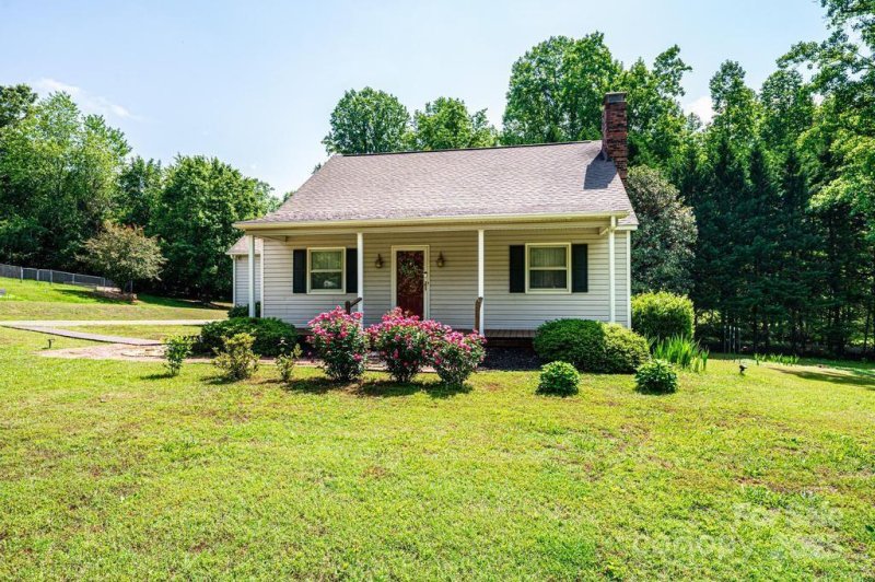 Property image 2 at 1276 Beechwood Drive, Newton, NC 28658