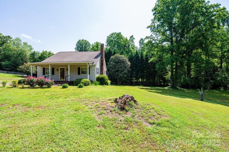 Property image 3 at 1276 Beechwood Drive, Newton, NC 28658