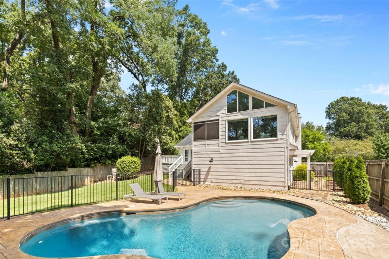 Property image 2 at 4024 Tyndale Avenue, Charlotte, NC 28210