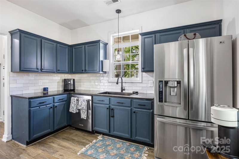 Property image 5 at 6107 Raisin Tree Lane, Charlotte, NC 28215