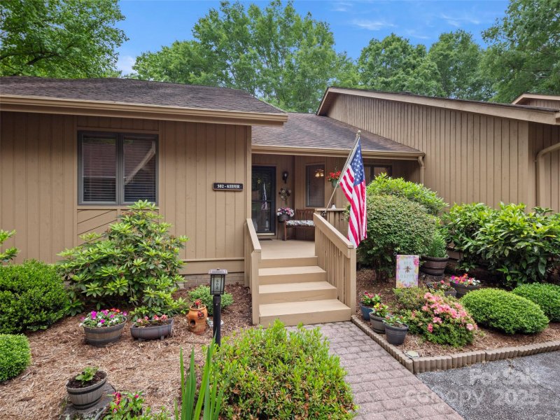 Property image 2 of 502 Spanish Oak Lane in The Oaks, Hendersonville, NC 28791