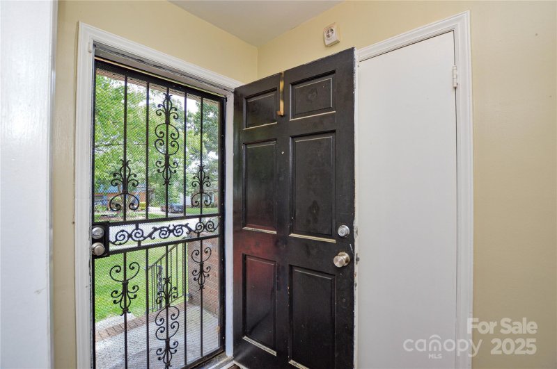 Property image 4 of 923 Yuma Street in Hidden Valley, Charlotte, NC 28213