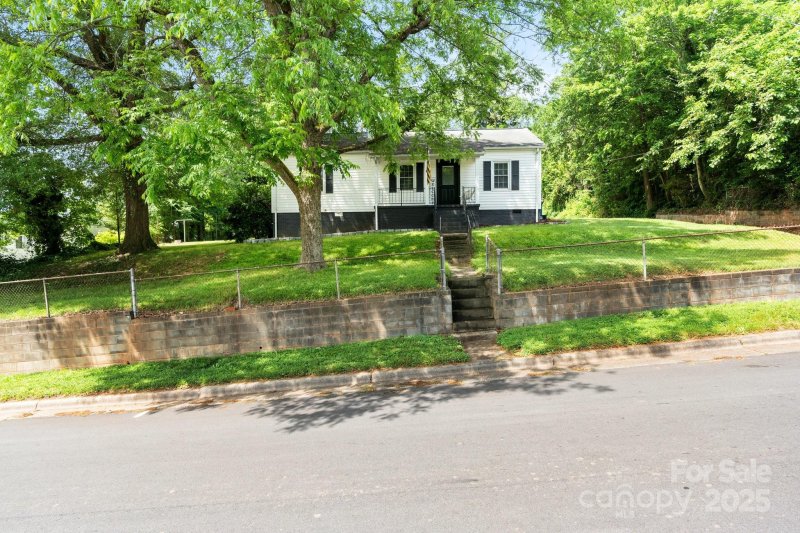 Property image 3 at 1211 11th Street, Hickory, NC 28601