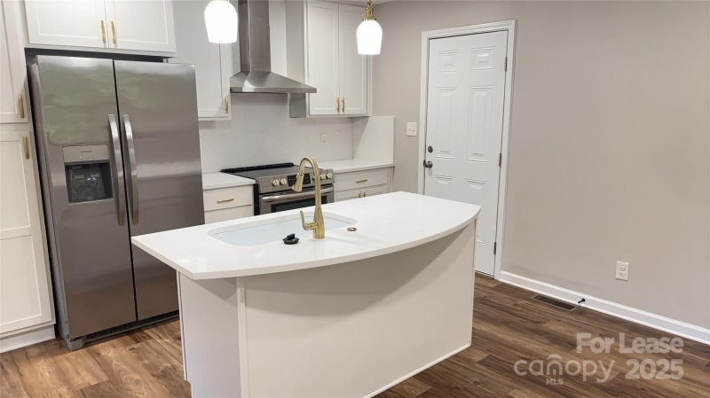 Property image 2 at 2700 Ravencroft Drive, Charlotte, NC 28208