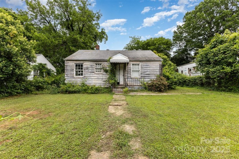 Property image 2 at 2308 Vanderbilt Road, Charlotte, NC 28206