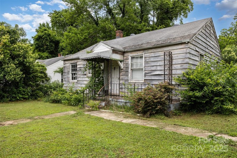 Property image 3 at 2308 Vanderbilt Road, Charlotte, NC 28206