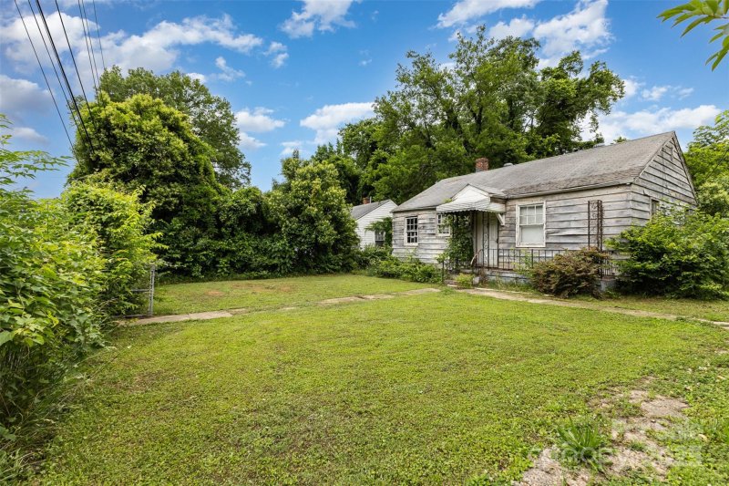 Property image 4 at 2308 Vanderbilt Road, Charlotte, NC 28206