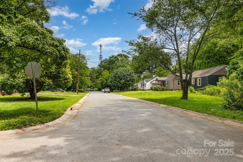 Property image 5 at 2308 Vanderbilt Road, Charlotte, NC 28206