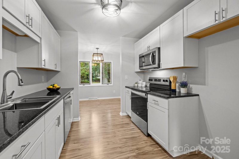 Property image 4 of 13446 Idlefield Lane in Idlewood, Matthews, NC 28105