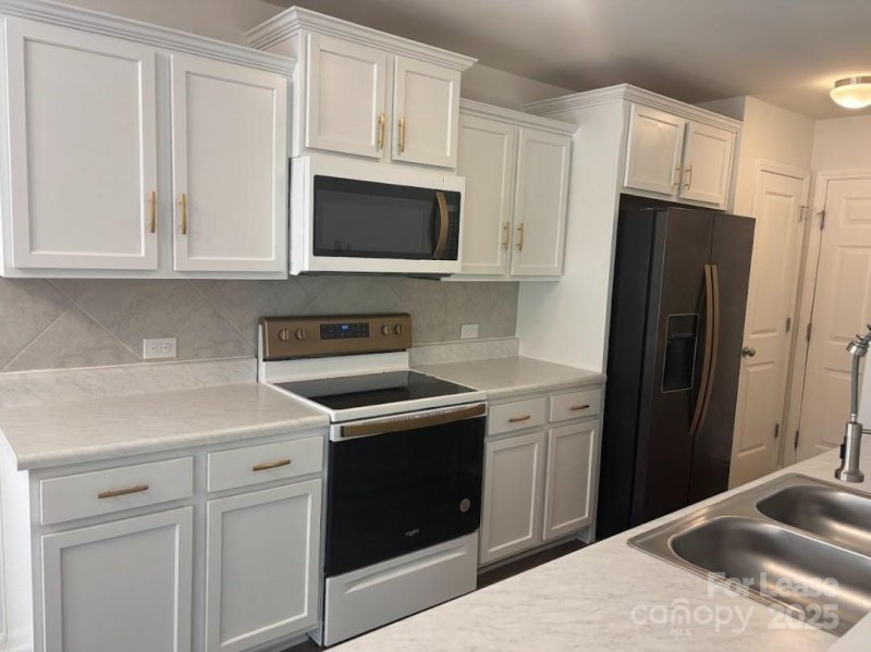 Property image 4 of 3220 Capitol Drive in Berry Hill, Charlotte, NC 28208