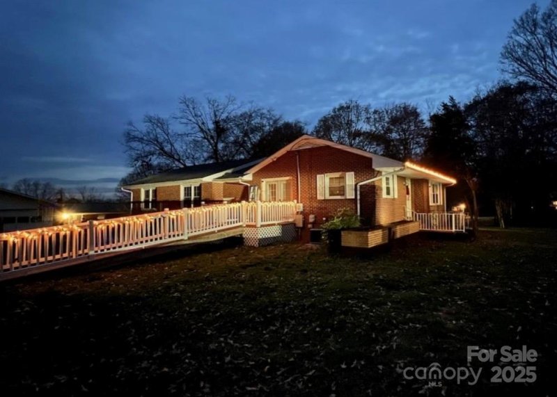 Wesson Heights, Shelby Community