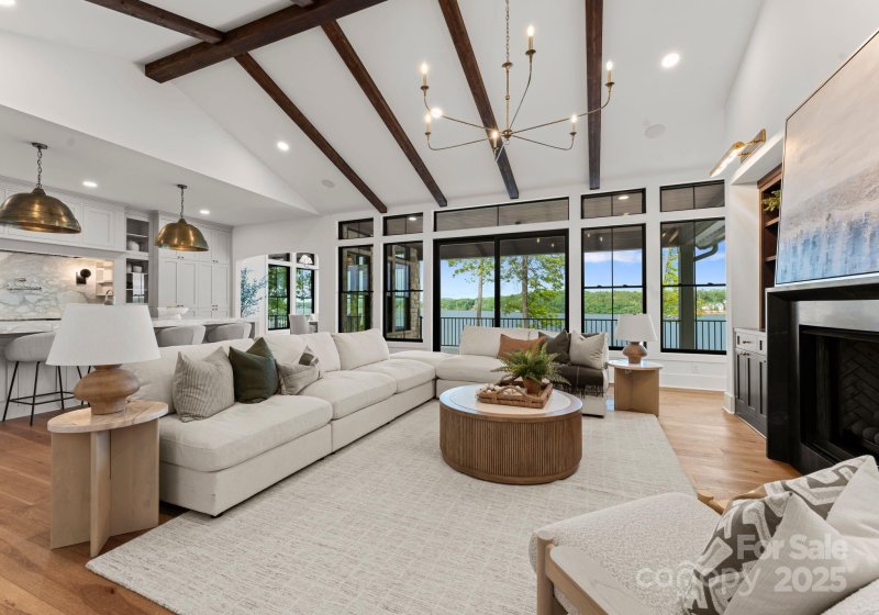 8066 Edgewater Drive