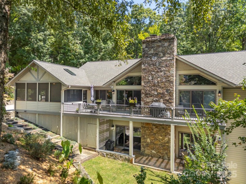 Property image 2 at 117 Little Cherokee Ridge, Hendersonville, NC 28739