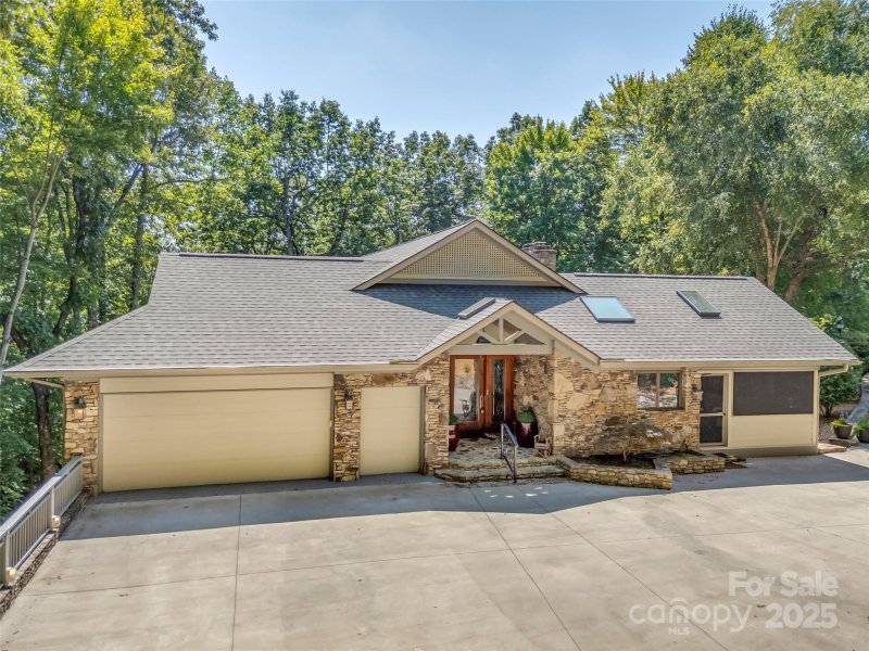 Property image 4 at 117 Little Cherokee Ridge, Hendersonville, NC 28739