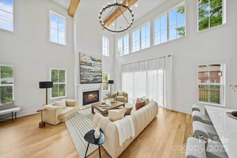 Property image 3 of 621 Poindexter Drive in Sedgefield, Charlotte, NC 28209