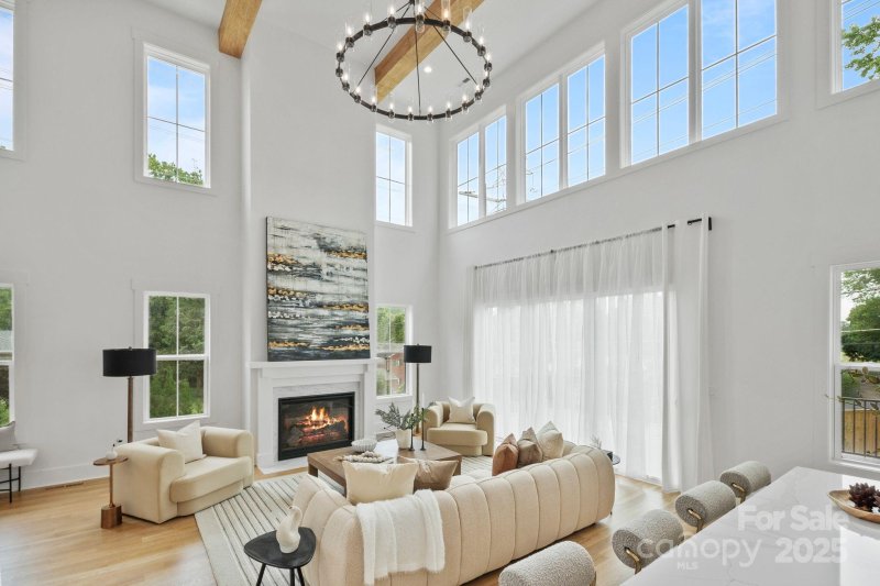 Property image 4 of 621 Poindexter Drive in Sedgefield, Charlotte, NC 28209