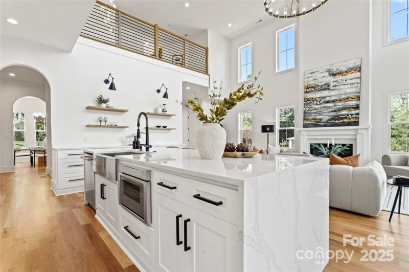 Property image 5 of 621 Poindexter Drive in Sedgefield, Charlotte, NC 28209