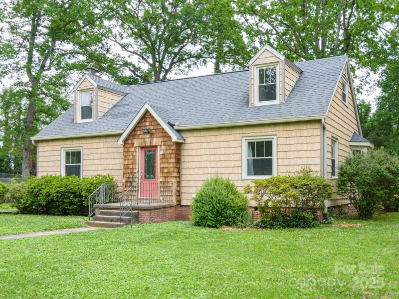 Property image 3 of 114 Eastwood Avenue in Grovemont, Swannanoa, NC 28778