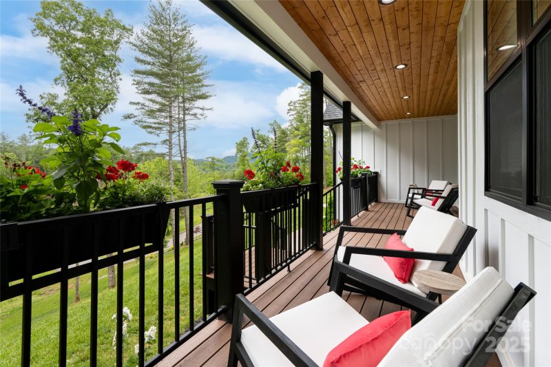 Timber Ridge, Leicester Community