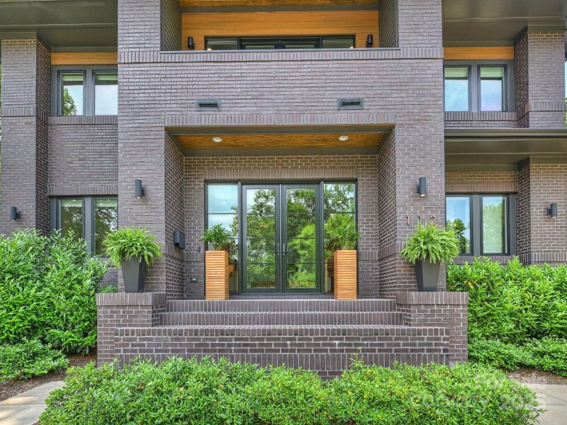 Property image 2 of 112 Manning Drive in Barclay Downs, Charlotte, NC 28209