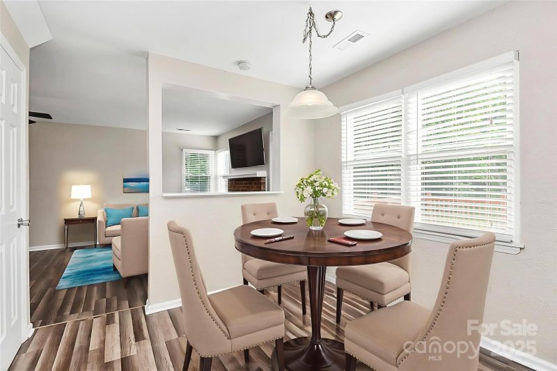 Property image 4 at 10945 Wiltshire Lane, Charlotte, NC 28262