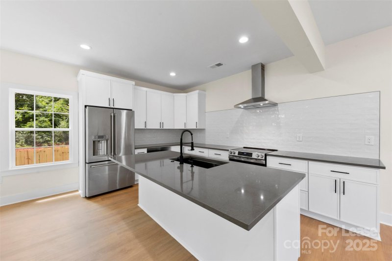 Property image 3 of 3420 Tappan Place in The Arts District, Charlotte, NC 28205