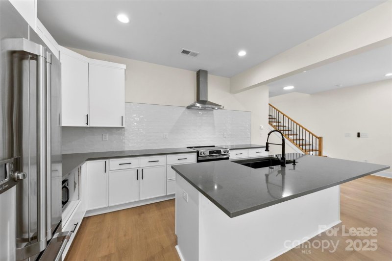 Property image 4 of 3420 Tappan Place in The Arts District, Charlotte, NC 28205