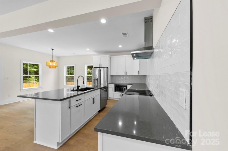 Property image 5 of 3420 Tappan Place in The Arts District, Charlotte, NC 28205