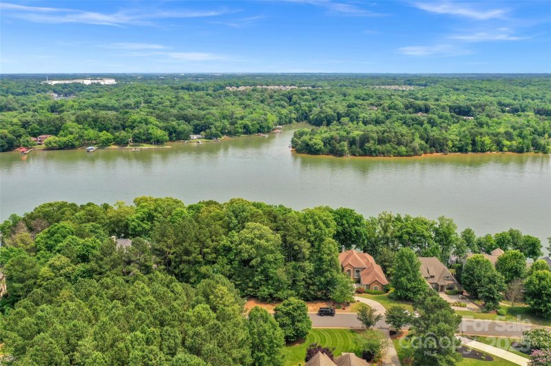 Property image 2 of 3223 Lake Pointe Drive in Reflection Pointe, Belmont, NC 28012