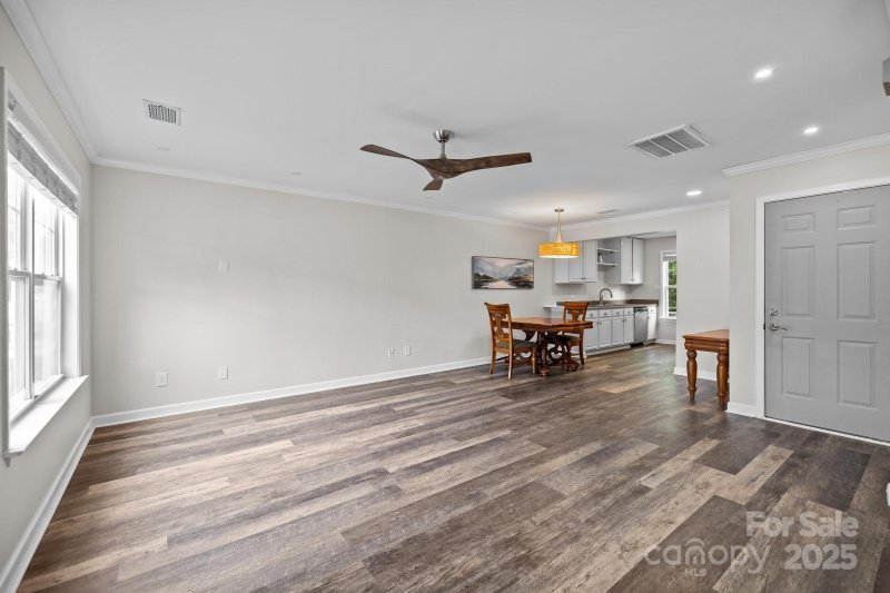 Property image 3 of 6518 Point Comfort Lane in Carmel Heights, Charlotte, NC 28226