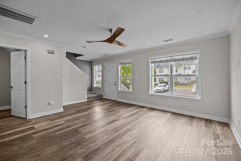 Property image 4 of 6518 Point Comfort Lane in Carmel Heights, Charlotte, NC 28226