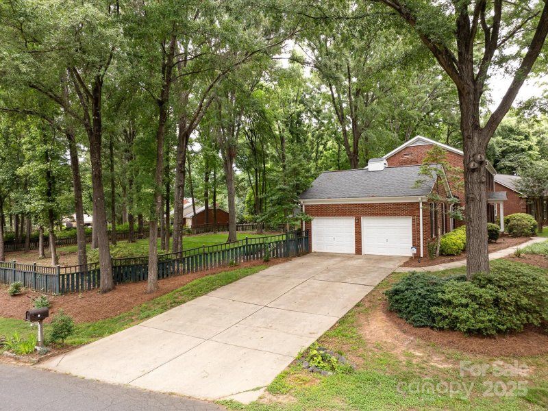 Property image 2 at 8201 Lansford Road, Charlotte, NC 28277