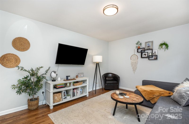 Property image 5 of 4924 Farm Pond Lane in Four Seasons, Charlotte, NC 28212