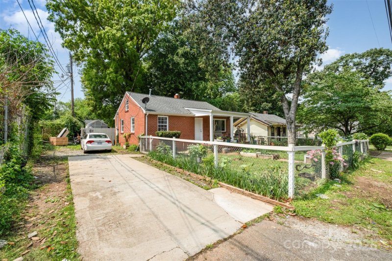 Property image 2 at 2217 Tate Street, Charlotte, NC 28216