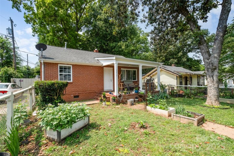 Property image 3 at 2217 Tate Street, Charlotte, NC 28216