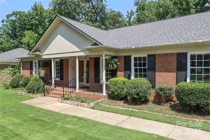 Property image 2 of 2443 Knickerbocker Drive in East Forest, Charlotte, NC 28212