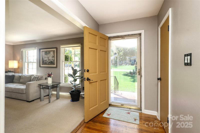 Property image 3 of 2443 Knickerbocker Drive in East Forest, Charlotte, NC 28212