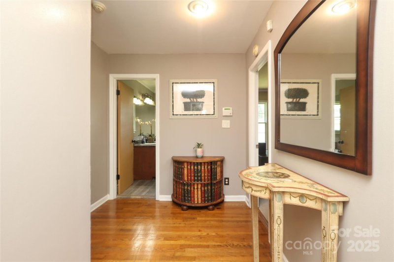 Property image 4 of 2443 Knickerbocker Drive in East Forest, Charlotte, NC 28212