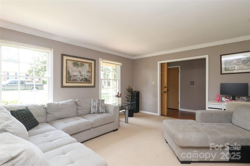 Property image 5 of 2443 Knickerbocker Drive in East Forest, Charlotte, NC 28212